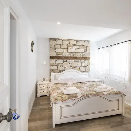 Hotel Monat 2*