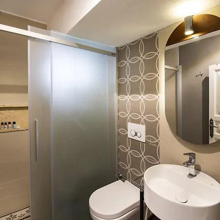 Monat Hotel