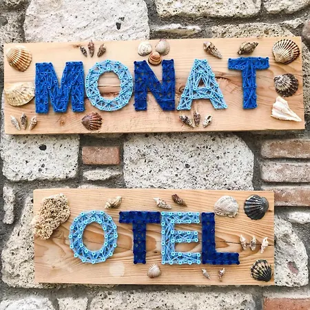 Hotel Monat 2*