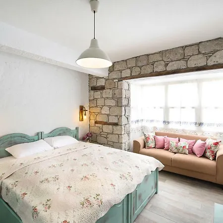 Monat 2* Alacati