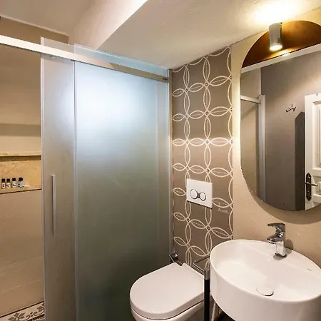 Hotel Monat 2*