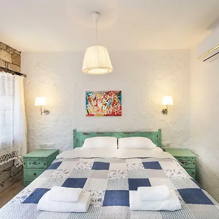 Monat Hotel